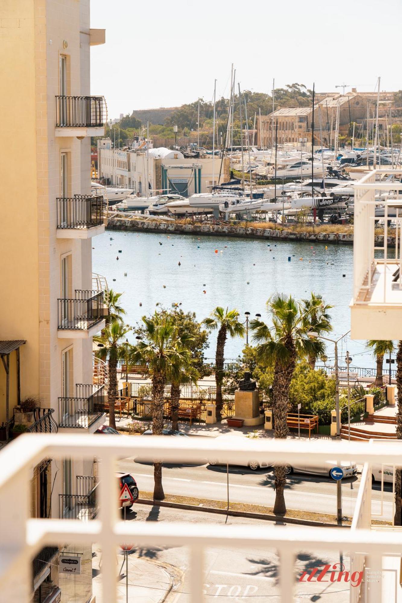 Stuart Rooms By Zzzing Gzira Exterior photo
